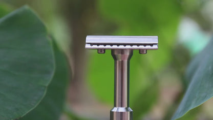 Bosse Motion safety razor with Easyclean technology